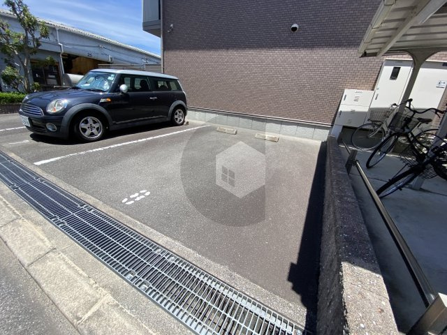 エスポワールコウダの駐車場