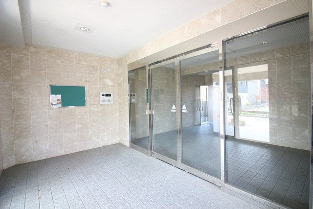 エスペランサフルールのエントランス|オートロック付きで安心です★