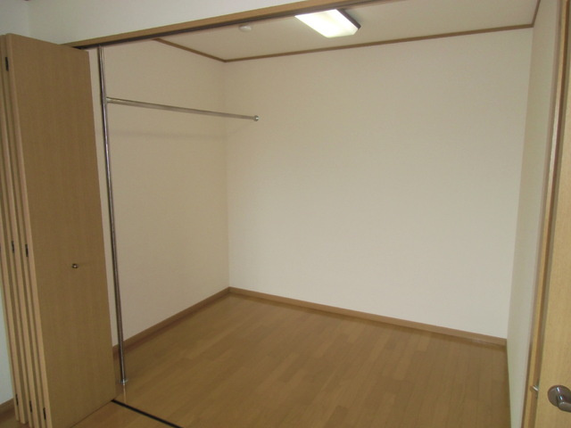 エスペランサフルールの収納|ウォークインクローゼットなので収納豊富です★