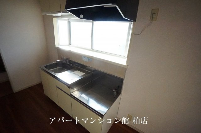 ガーデンハイツ桜台Aのキッチン|※別号室参考写真です