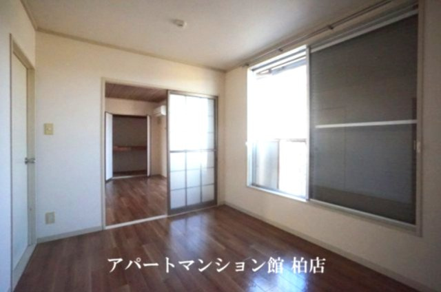 ガーデンハイツ桜台Aの居間・リビング|※別号室参考写真です