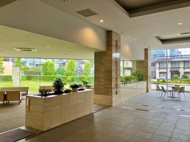 ゼファーアートフィールズ　フェアステージのロビー