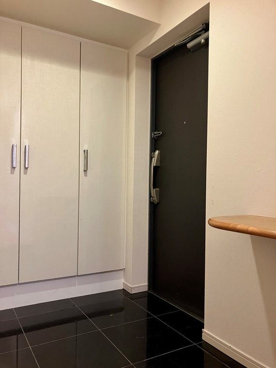 ゼファーアートフィールズ　フェアステージの玄関