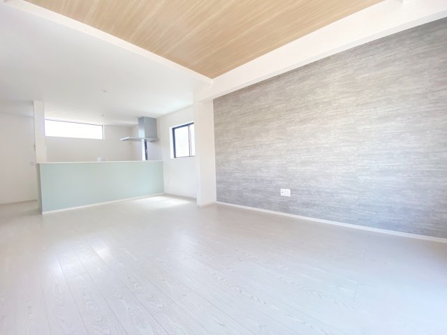 『八王子市新築戸建て』八王子市緑町758-19【仲介手数料無料】　６期の居間・リビング|家族の集まるLDKはゆったり２０帖以上ございます。～仲介手数料無料☆八王子ひなた不動産～八王子市緑町　新築戸建て
