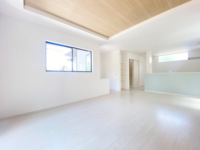 『八王子市新築戸建て』八王子市緑町758-19【仲介手数料無料】　６期の居間・リビング|日当たりのよいリビングで、温かな家族団欒の時間をお過ごしください。～仲介手数料無料☆八王子ひなた不動産～八王子市緑町　新築戸建て
