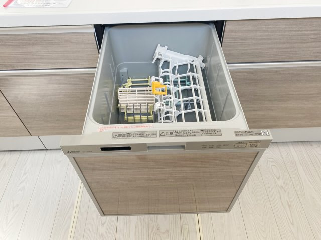 『八王子市新築戸建て』八王子市緑町758-19【仲介手数料無料】　６期のキッチン|浄水器、食洗機付き。嬉しい設備が備わっています。～仲介手数料無料☆八王子ひなた不動産～八王子市緑町　新築戸建て
