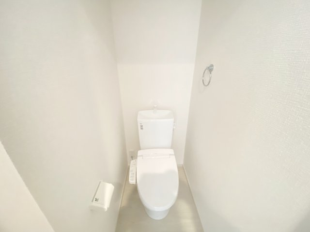 『八王子市新築戸建て』八王子市緑町758-19【仲介手数料無料】　６期のトイレ|1，2階ともにウォシュレット付きです。～仲介手数料無料☆八王子ひなた不動産～八王子市緑町　新築戸建て
