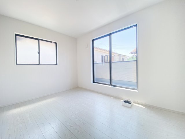 『八王子市新築戸建て』八王子市緑町758-19【仲介手数料無料】　６期の洋室|二面採光の洋室です。風通しの良さもおすすめです。～仲介手数料無料☆八王子ひなた不動産～八王子市緑町　新築戸建て