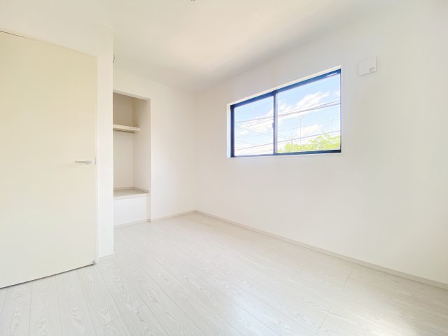 『八王子市新築戸建て』八王子市緑町758-19【仲介手数料無料】　６期の洋室|二面採光の洋室です。風通しの良さもおすすめです。～仲介手数料無料☆八王子ひなた不動産～八王子市緑町　新築戸建て

