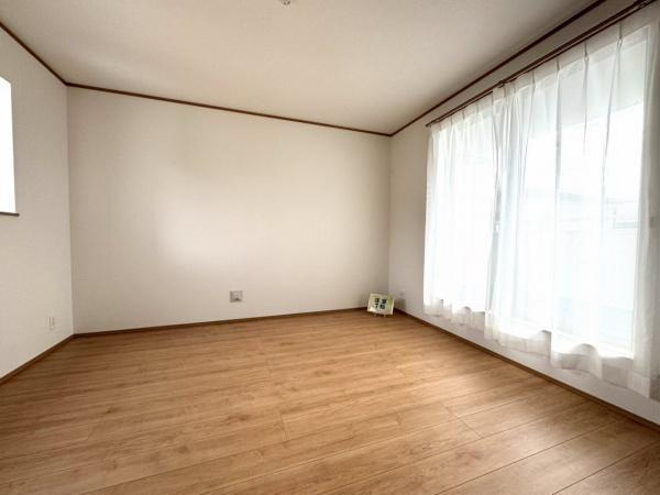 宮崎市太田１期ー２　新築戸建の和室|【1階リビング横和室】
リビング横和室は、子供の遊び場やお昼寝に便利です！（同仕様写真）