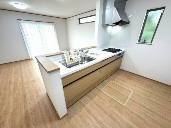 宮崎市太田１期ー２　新築戸建の居間・リビング|【リビング】
ご家族みんながゆったりくつろげるリビング！（同仕様写真）