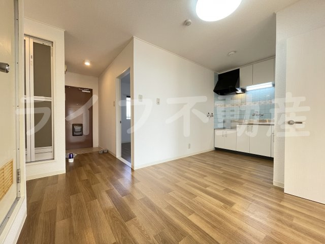 第一高山ハイツの居間・リビング