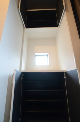 【玄関】 | 座間市相模が丘４丁目　新築戸建て　全２棟【仲介手数料無料】