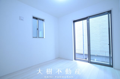 【洋室】 | 座間市相模が丘４丁目　新築戸建て　全２棟【仲介手数料無料】 | 1階　洋室1（5.0帖）