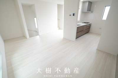 【居間・リビング】 | 座間市相模が丘４丁目　新築戸建て　全２棟【仲介手数料無料】 | 【仲介手数料無料でご紹介可能です】大樹不動産