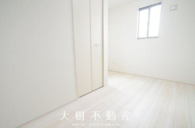 【洋室】 | 座間市相模が丘４丁目　新築戸建て　全２棟【仲介手数料無料】 | 3階　洋室3（4.25帖）