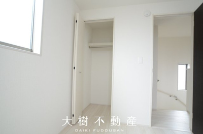 【洋室】 | 座間市相模が丘４丁目　新築戸建て　全２棟【仲介手数料無料】 | 3階　洋室4（5.0帖）クローゼット
