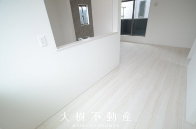 【居間・リビング】 | 座間市相模が丘４丁目　新築戸建て　全２棟【仲介手数料無料】 | 宅地建物取引士による不動産のご説明・現地のご案内、住宅金融普及協会住宅ローンアドバイザーが住宅ローンのアドバイスから融資実行までのお手伝いをしっかりサポートします♪