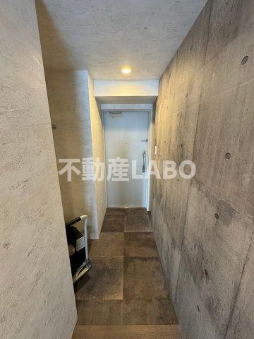 Wolf Pack Apartmentの玄関