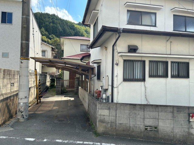 （建物2棟あり）畑寺町の駐車場