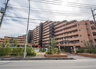 【外観】 | 南東向き5階住戸で陽当り良好　新規内装リフォーム