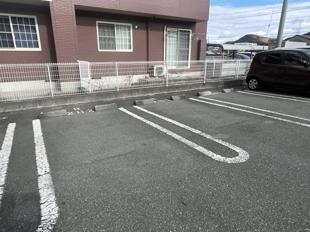 グレイスフルフィールドⅥの駐車場