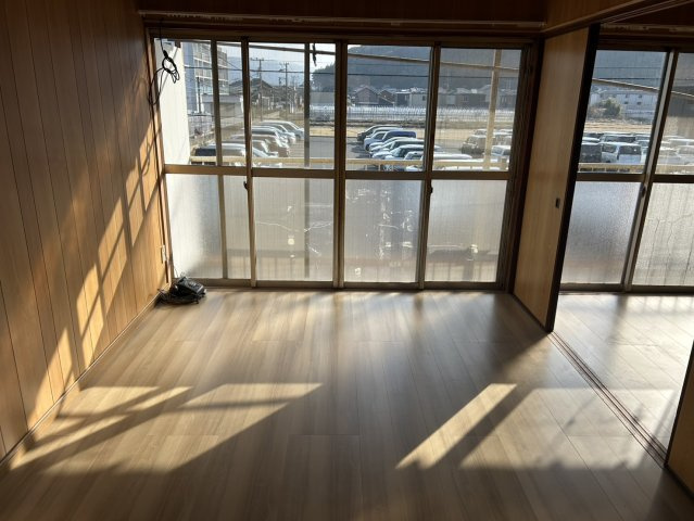 ひまわりアパート　リフォーム＾・＾の居間・リビング