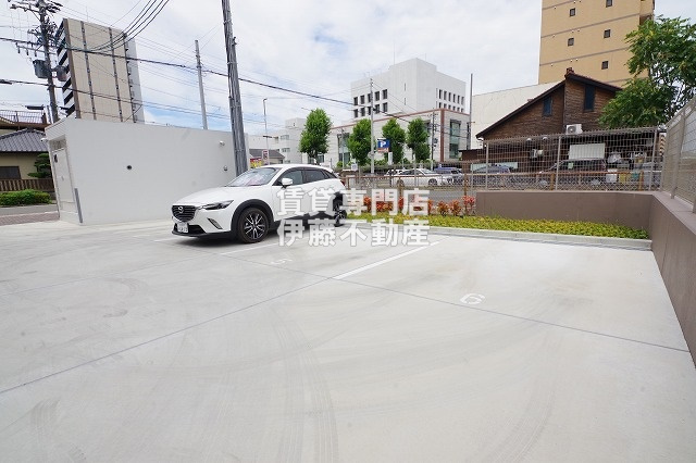 ボーデュキャナル幅下の駐車場