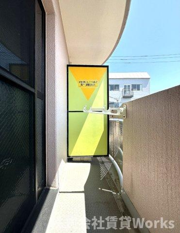 ビアー館のバルコニー|外からの目が気にならないバルコニーで洗濯物が干せます