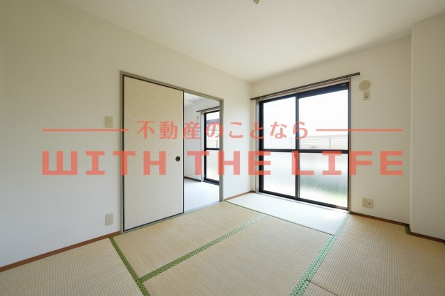 フォブール合川【キャッシュバック対象】の和室|畳の上でゆっくりとくつろげる和室です