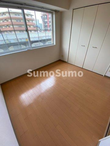 アネシスコート門口の寝室