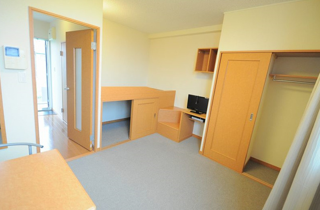 【内装】 | 椎の実2 | １階はフローリング、２階はカーペットになります。