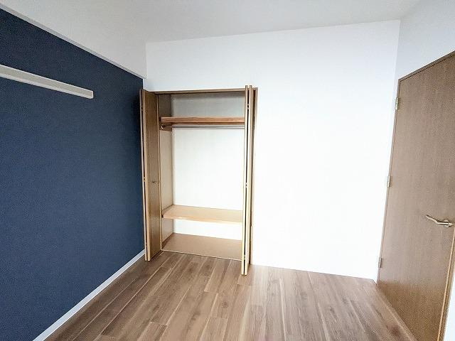 ランフォルセ枚方パークガーデンの収納|洋室のクローゼット
■物件内覧・資金計画相談・住宅ローン相談、リフォーム相談、お問合せ受付中■
※当日・翌日のご内覧、ご相談はお電話でのお問合せがスムーズです！