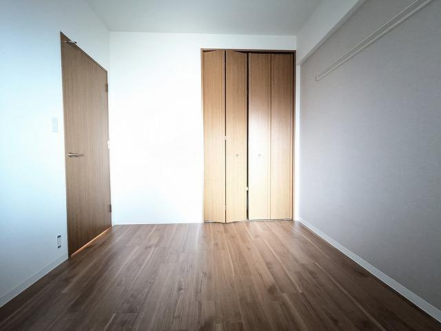 ランフォルセ枚方パークガーデンの寝室|洋室5.5帖
■物件内覧・資金計画相談・住宅ローン相談、リフォーム相談、お問合せ受付中■
※当日・翌日のご内覧、ご相談はお電話でのお問合せがスムーズです！