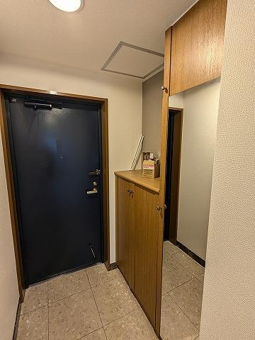 ランフォルセ枚方パークガーデンの玄関|玄関　シューズボックス
■物件内覧・資金計画相談・住宅ローン相談、リフォーム相談、お問合せ受付中■
※当日・翌日のご内覧、ご相談はお電話でのお問合せがスムーズです！