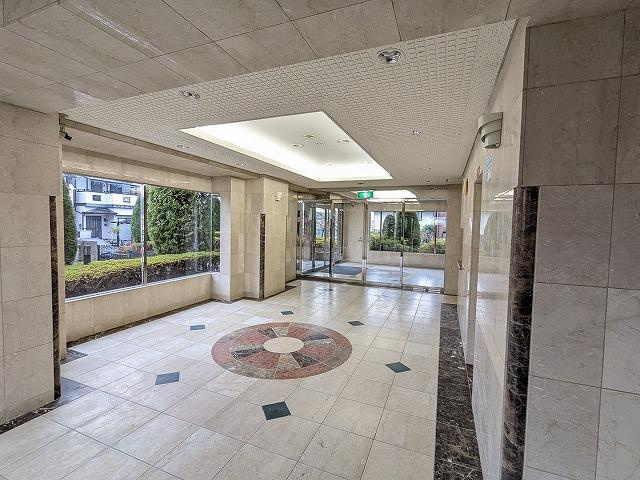 ランフォルセ枚方パークガーデンのロビー|エントランスロビー
■物件内覧・資金計画相談・住宅ローン相談、リフォーム相談、お問合せ受付中■
※当日・翌日のご内覧、ご相談はお電話でのお問合せがスムーズです！