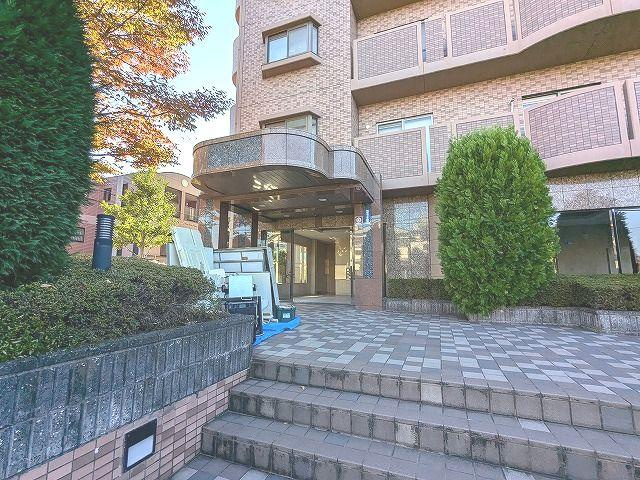 ランフォルセ枚方パークガーデンのエントランス|エントランス
■物件内覧・資金計画相談・住宅ローン相談、リフォーム相談、お問合せ受付中■
※当日・翌日のご内覧、ご相談はお電話でのお問合せがスムーズです！