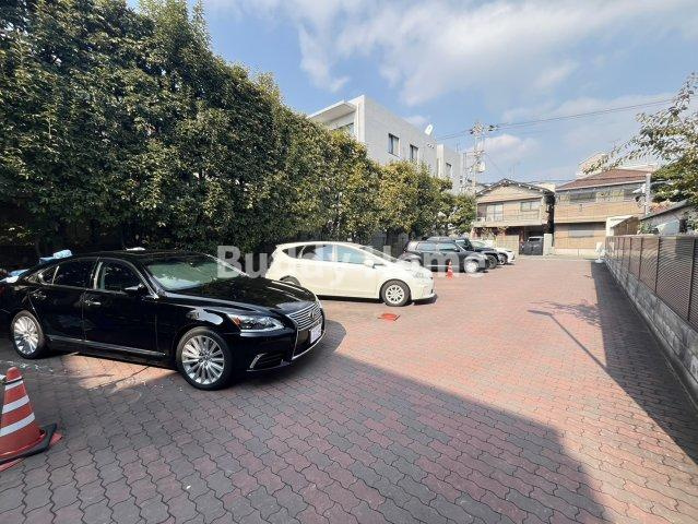 ヴェルデベージュの駐車場