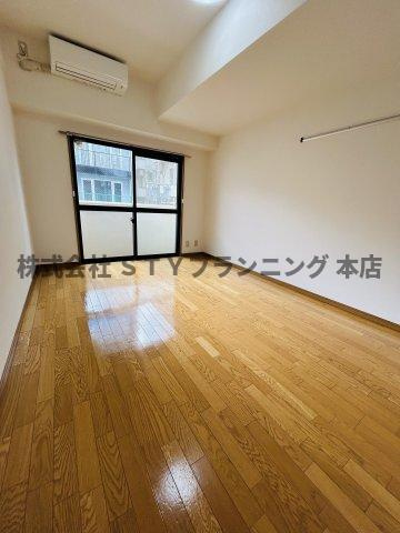 仲介手数料０円！京屋ビルの居間・リビング