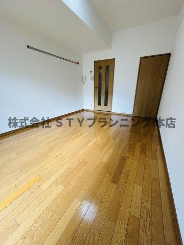 仲介手数料０円！京屋ビルの居間・リビング