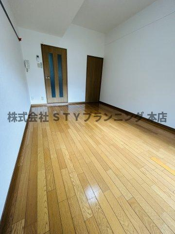 仲介手数料０円！京屋ビルの居間・リビング