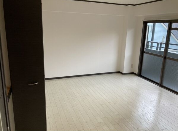 プロミネント石薬師の居間・リビング