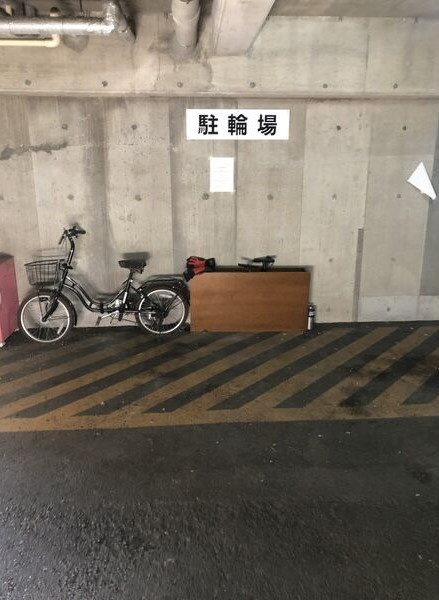 プロミネント石薬師の駐車場