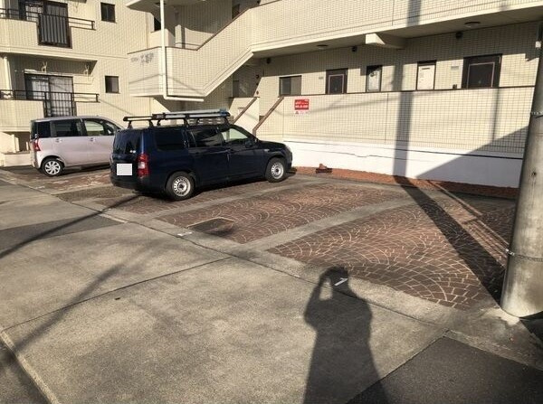 プロミネント石薬師の駐車場