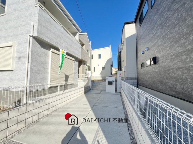 【前面道路含む現地写真】 | 桶川市上日出谷南2期　ピュアガーデン　新築戸建　全16棟　4号棟