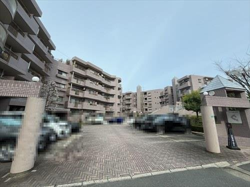 レジデンス香里ヶ丘中央の外観|新しい生活にいかがでしょうか？外観はお住まいの顔になります。こだわりたいポイントですね。水回りリフォームやリノベーションも承ってます。
■現地見学・資金計画相談・住宅ローン相談もお問合せ受付中■