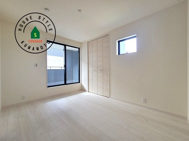 熊本市東区戸島第11-1棟（1号棟）の寝室|主寝室には収納力に優れたクローゼットがありますので、お部屋もすっきり片付きます。