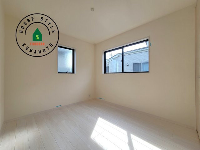 熊本市東区戸島第11-1棟（1号棟）の洋室|採光良好な洋室は全居室、複層ガラスの遮熱効果と断熱効果で、一年中快適に過ごせます。