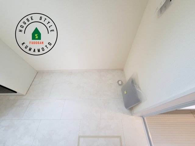 熊本市東区戸島第11-1棟（1号棟）のランドリースペース|追い炊きリモコン　システムバスはお風呂とリビングから操作可能です。