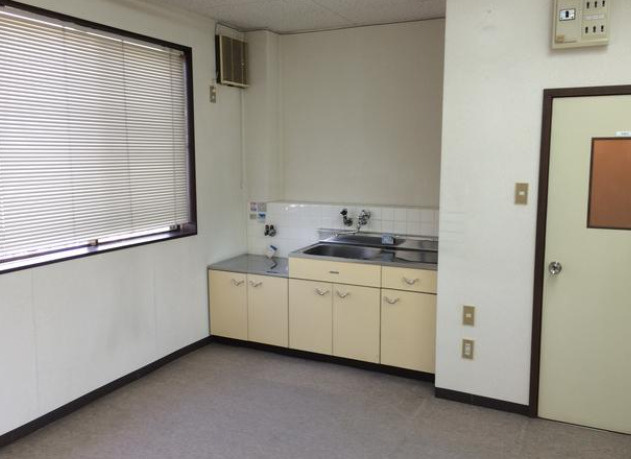 大津市蓮池町の事務所のキッチン